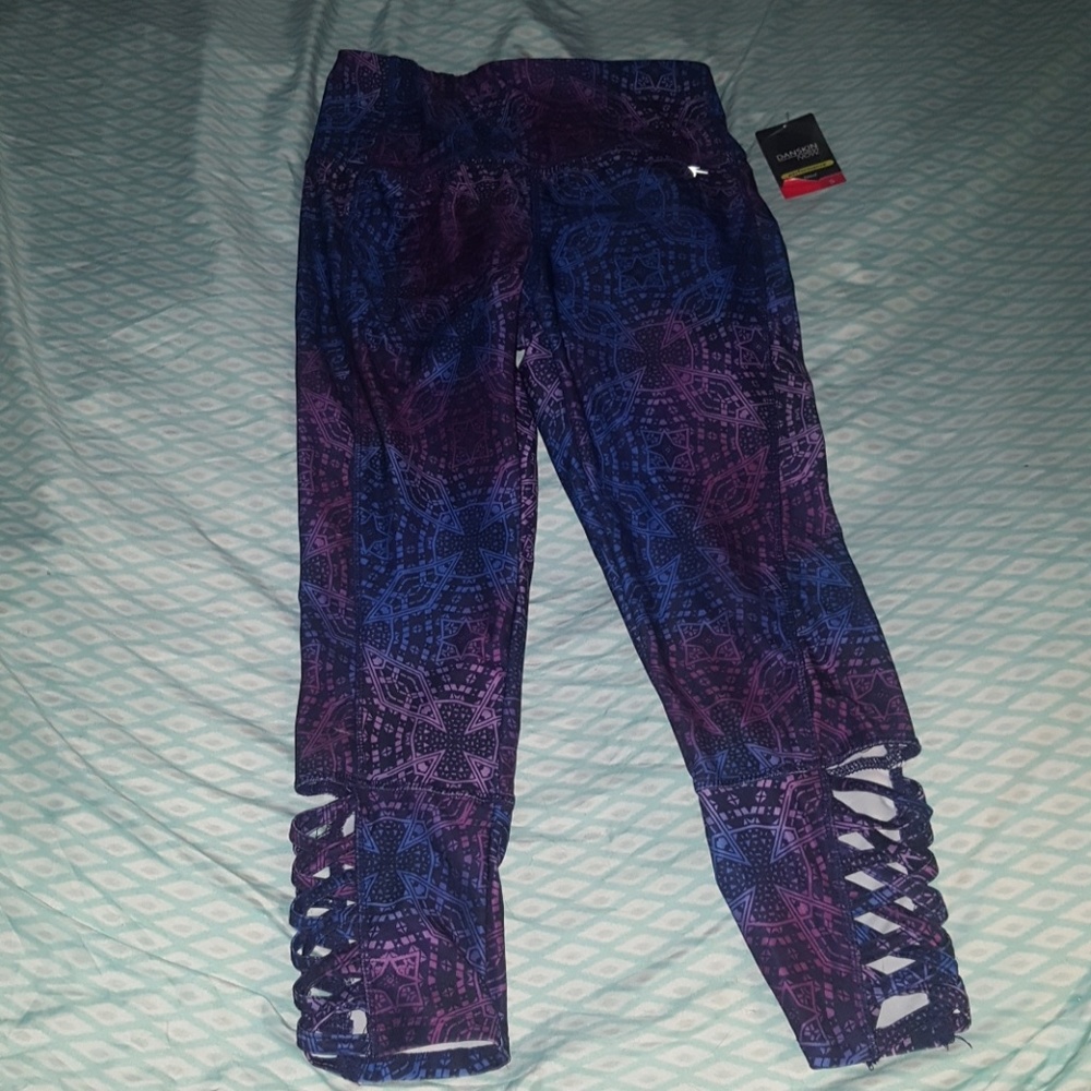 New w/tags fitted workout capris.